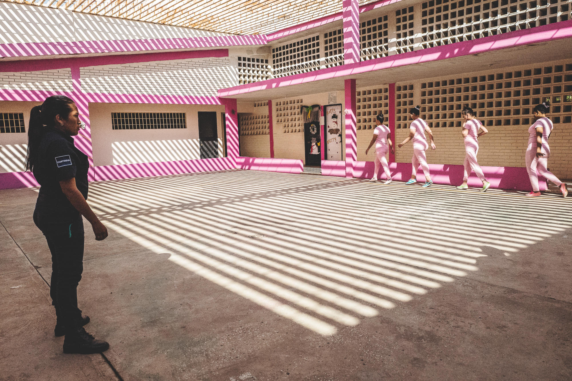 Visa pour l’image 2021 : exhibition Olivier Jobard, winner of the 2020 Camille Lepage award – Ana Maria Arevalo Gosen, winner 2021